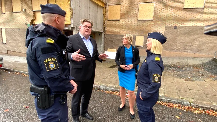 Justitieminister Gunnar Strömmer (M) besökte på onsdagen Norrköping i samband med att regeringens budgetproposition presenterades. Han besökte bland annat den fastighet på Slottsgatan som i somras utsattes för en sprängning tillsammans med Sophia Jarl (M).