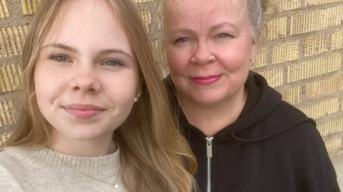 Hamsteruppfödarna Ebba och Catharina Stenvall.