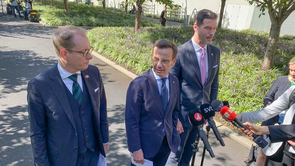 Utrikesminister Tobias Billström (M), statsminister Ulf Kristersson (M) och biståndsminister Johan Forssell (M) håller en pressträff utanför FN:s generalförsamling.
