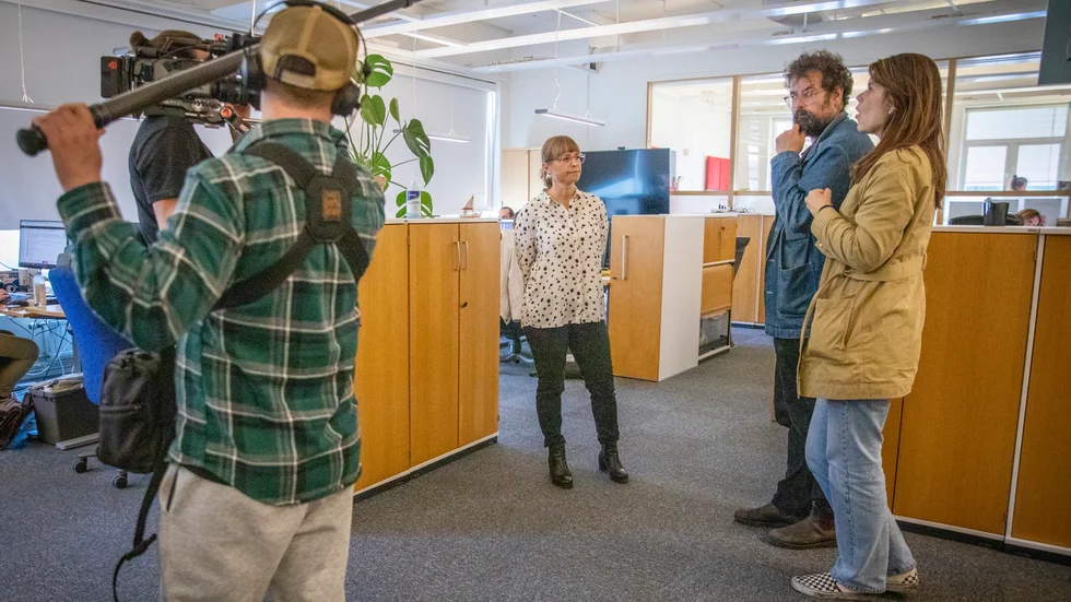 GT:s nyhetschef Vilda Engström tillsammans med ”praktikanterna”, tillika programledarna, Eric Stern och Emma Molin.