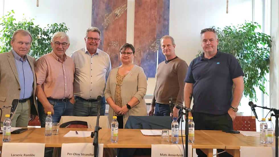 Politiska panelen vid pensionärsmötet. Från vänster Hugo Andersson (C), Lars-Erik Ramlöv (L), Per-Olov Strandberg (M), Lise-Lott Öhr(V), Mats Annerfeldt (S) och Torgny Maurer (SD).