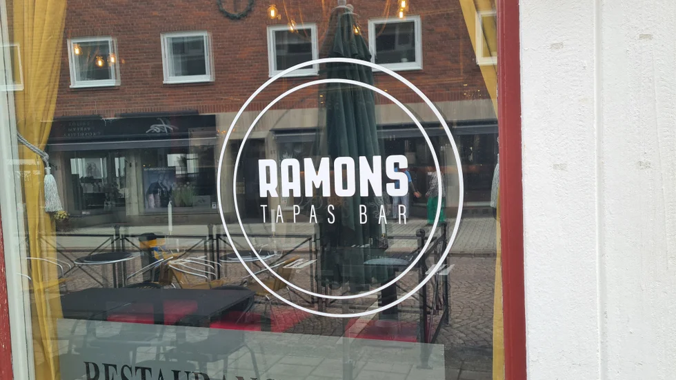 Ramons Tapas bar kan tvingas att stänga nästa sommar då trycket under dagarna har varit för lågt och för mycket jobb på kvällarna. 