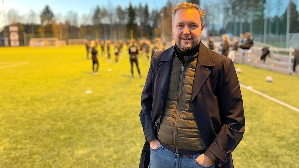 Daniel Kalén fick tuffaste möjliga start som ny tränare i Luleå Fotboll DFF.