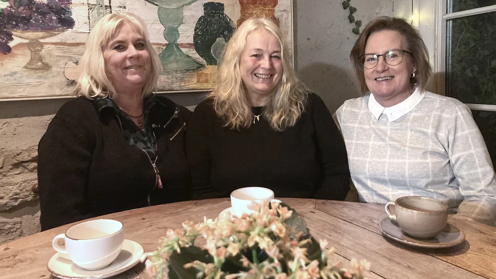 Anneli Johansson, Annika Karlsson och Caritha Nilsson har känt varandra sedan första klass på Tjelvarskolan. Minnena haglar när de ses för den här intervjun.