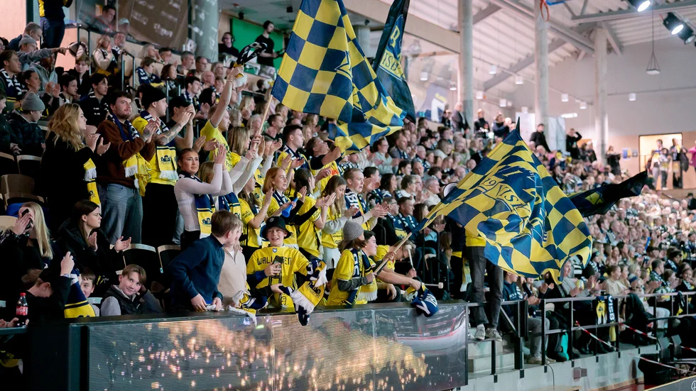 Hela 1526 åskådare tog sig till seriefinalen. 