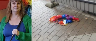 Regnbågsflaggor revs ner och eldades utanför kommunhus