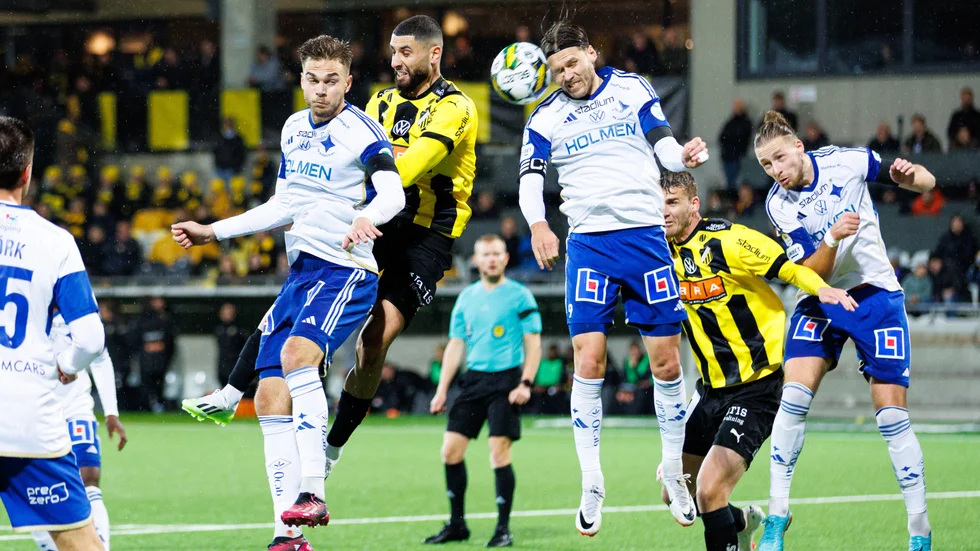 Arnór Traustason (till höger) tyckte IFK:s andra halvlek på Bravida Arena var en ren kollaps. Isländske landslagsmannen efterlyste stolthet. 