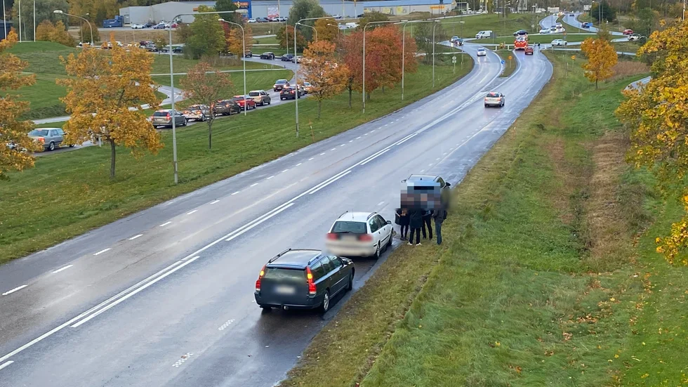 Tre bilar kolliderade i en kökrock på Norrköpingsvägen i Finspång på fredagen.