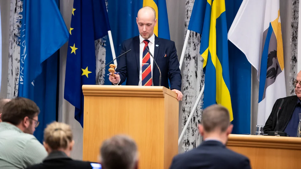 Enligt Fredrik Topplund (KD) finns det ännu inga beslut gällande ungdomsråd i Motala kommun. 
