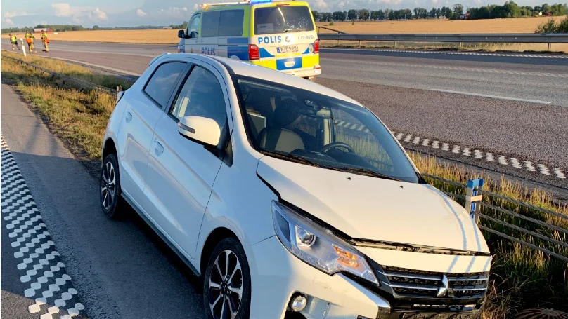 Den 27-åriga kvinnan körde av motorvägen och in i vajerräcket. (Bilden är hämtad ur förundersökningen.)