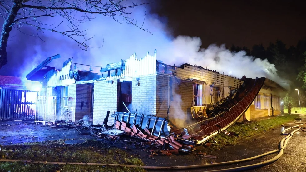 Branden spred sig in i byggnaden och förstörde bland annat entrén och matsalen. 
