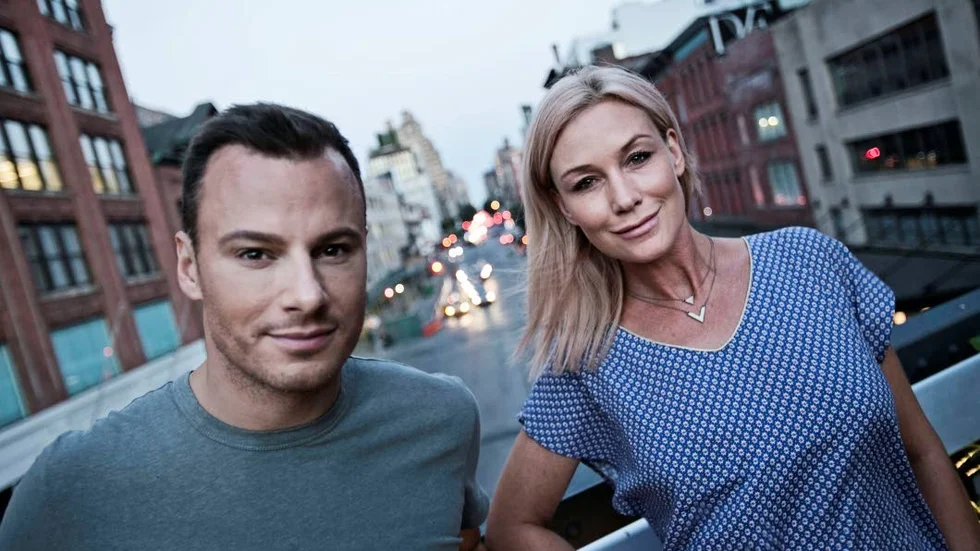 Magnus Carlsson och Jessica Andersson befinner sig just nu i New York för att spela in en singel och hitta julstämningen.