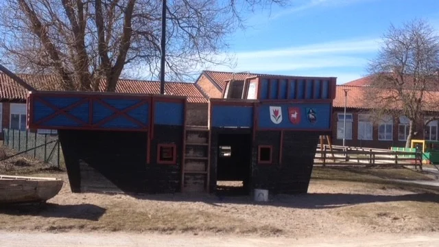 Konstverket ”Fregatten” som stått på förskolan Storkens lekplats i över 30 år har nu rivits.