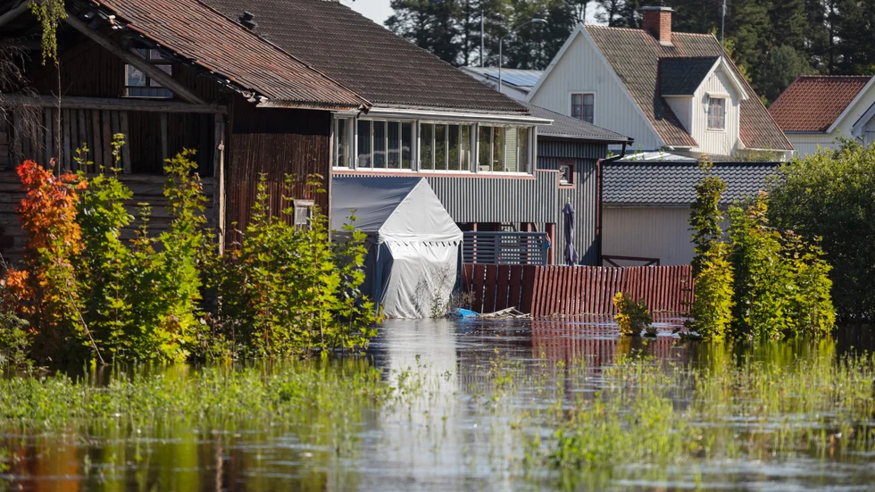 Flera bostadshus, som här i Östervåla, fick skador av vattenmassorna efter skyfallen.