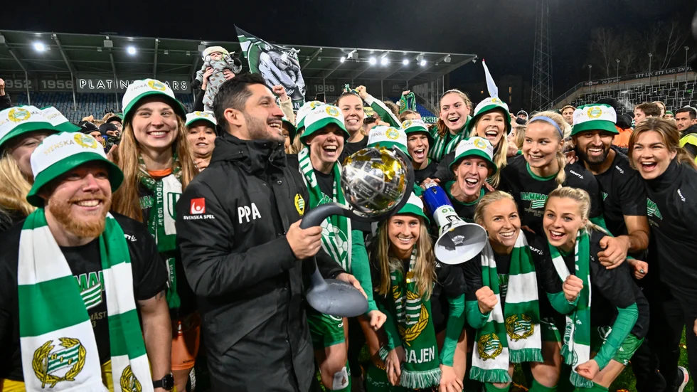 Hammarby firar SM-guldet efter lördagens 2–0-seger borta mot IFK Norrköping.