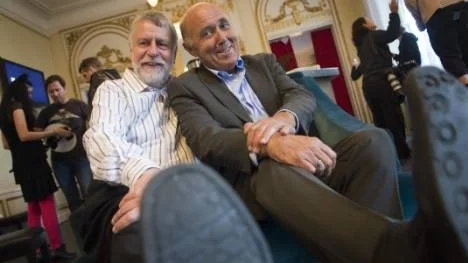 Programledarparet Ingvar Oldsberg och Björn Hellberg leder den 19:e upplagan av "På spåret" .