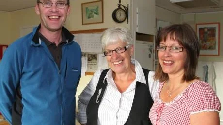 Tryggare liv. Projektet ska erbjuda unga kvinnor på Gotland en tryggare tillvaro, med jobb och stödjande mentorer. Vid ett informationsmöte på tisdagen deltog Ola Mårtensson, Birgitta Nylund och Susanne Johansson från socialförvaltningen.Foto: Robert Gahnfelt