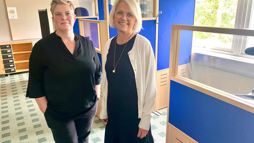 Den nya resursskolan riktar sig till elever som har behov av anpassade lärmiljöer, små elevgrupper och hög personaltäthet. Undervisningen är flexibel.  "Målsättningen är att eleverna ska nå målen", säger Elice Ökvist, avdelningschef grundskola, intill Kristin Sundberg, rektor.