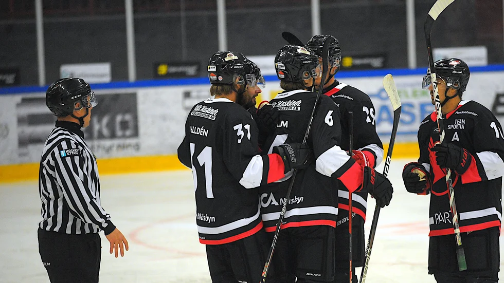 Kalix Hockey fick på söndagen äntligen jubla åt en trepoängare då laget besegrade Vännäs HC på bortais.