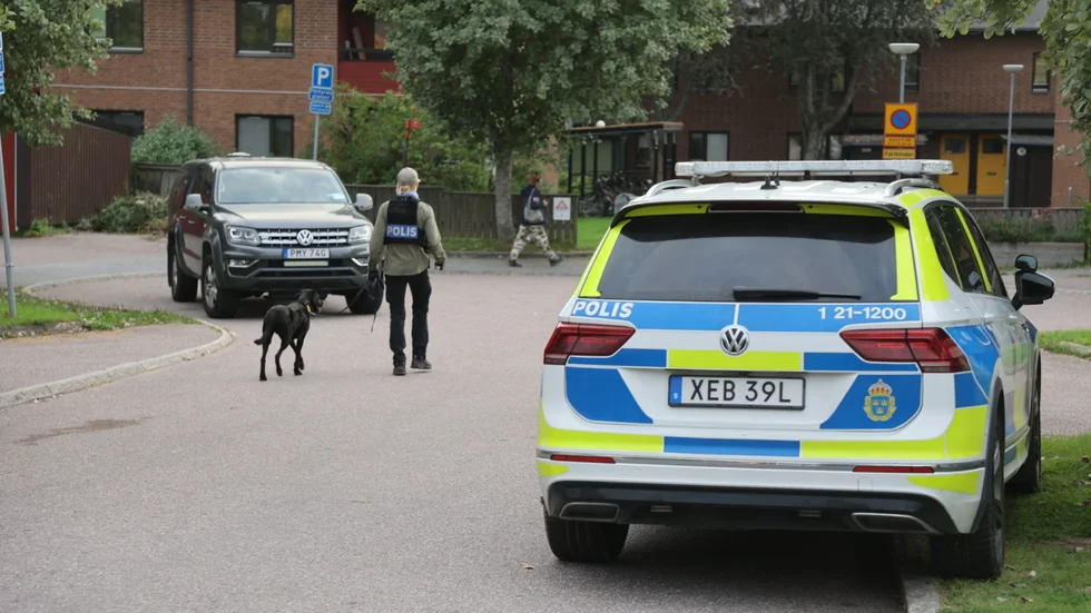 Polis sökte igenom ett område i Gottsunda på tisdagskvällen.