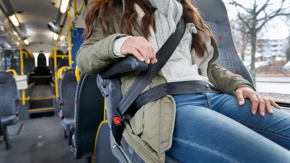 "Antingen får ni utbilda era anställda i vett och etikett eller anställa ordningsvakter. För jag har inte lust att missa några fler bussar", skriver signaturen En arg resenär.