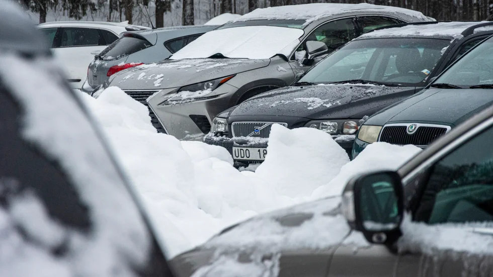 En Motalakvinnas bil stals från en parkering två dagar innan julafton. (Genrebild).