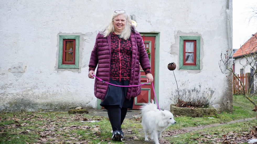 Läraren och krönikören Mien Niklasson är en av dem som bor i årets socken. ”På vintern så är det mörkt på många gårdar, men så är det inte ännu i Hablingbo. Vi har många bofasta och många verksamheter här året runt”, säger hon.