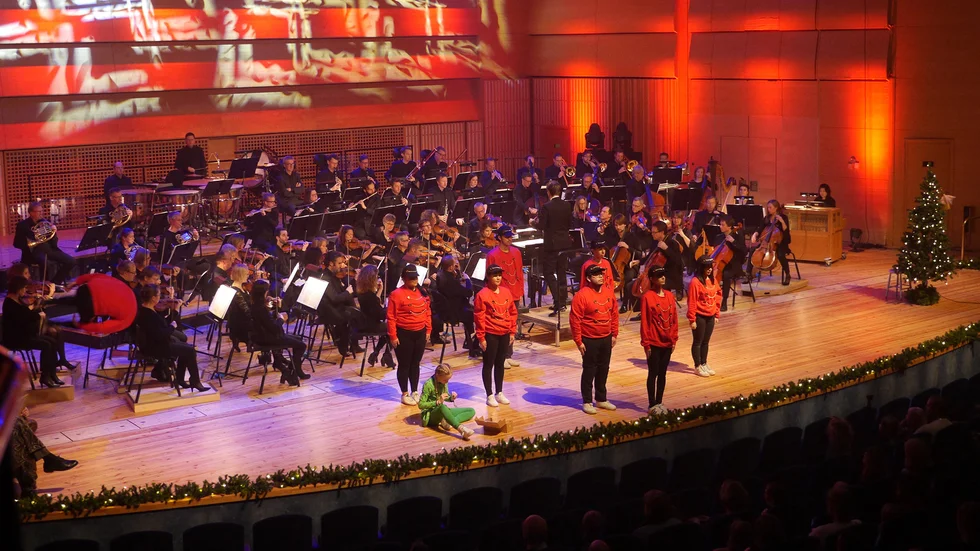 SON tillsammans med danskompaniet Legacy Family från Hagebyhus ger en julkonsert på lördag eftermiddag.