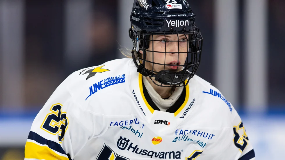 Alla spelare kommer bära Sanni Hakalas nummer på hjälmen på ett klistermärke där det även står "krya på dig Sanni".