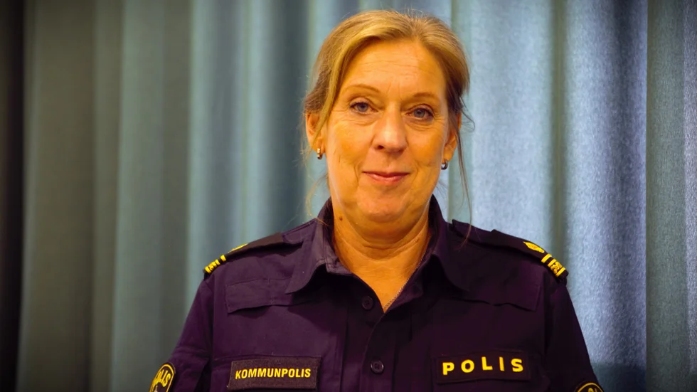 Kommunpolis Lisa Sannervik uppmanar allmänheten att hålla uppsikt över avvikande beteenden. "Det kan handla om avvikande personer, fordon eller grupperingar", säger hon.