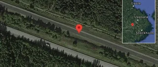 Brinnande fordon stoppar trafiken på E18
