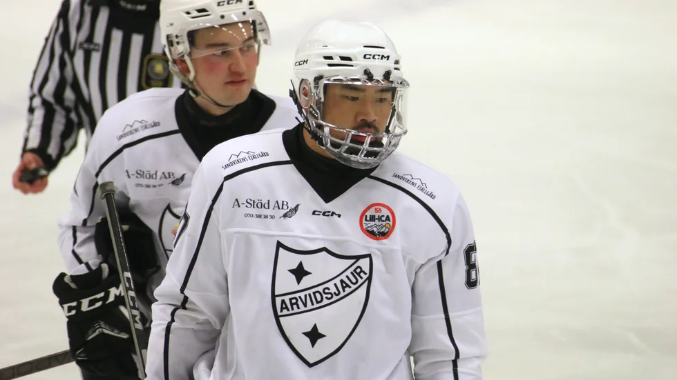Daniel Nyström öser in poäng för sitt IF Arvidsjaur i hockerytvåan. Bäst i laget vid 37 års ålder.