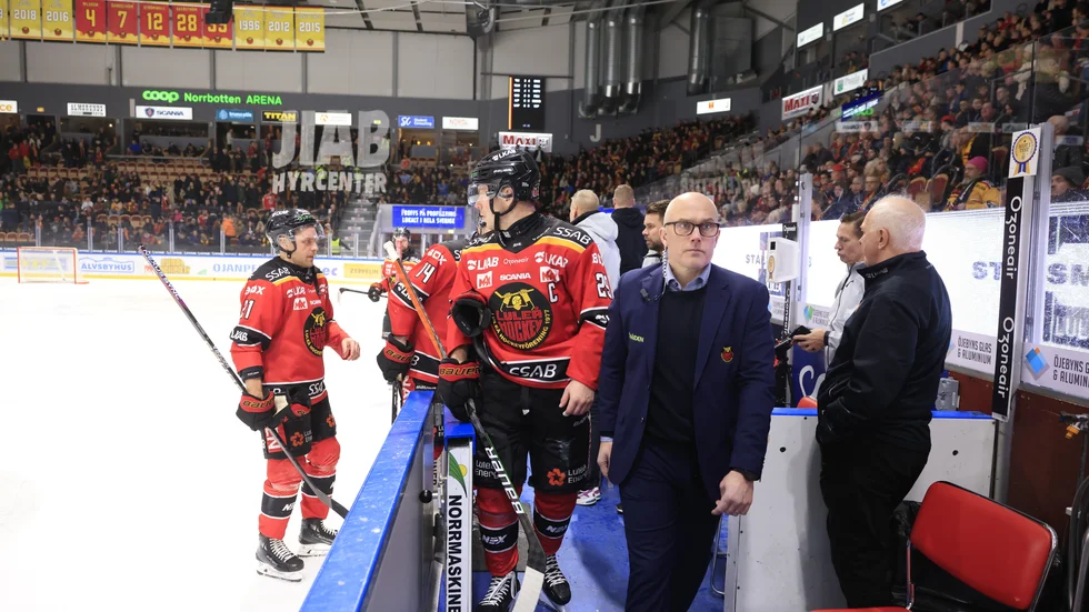 Matchen i Luleå bröts efter sjukdomsfall på läktaren.