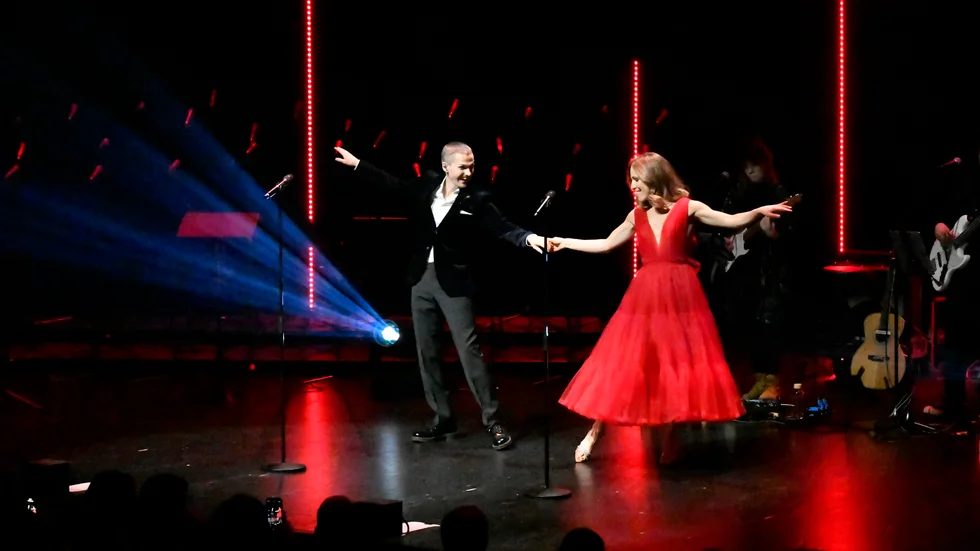 David och Kristina Lindgren bjöd på en stämningsfull julkonsert i Sara kulturhus.