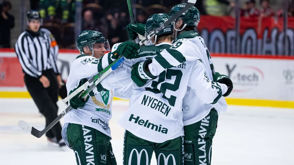 Jubel i Färjestad efter vändningen borta mot Skellefteå. Arkivbild.