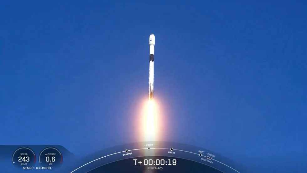 Sydkorea har skickat upp en spionsatellit med hjälp av en raket från Space X.