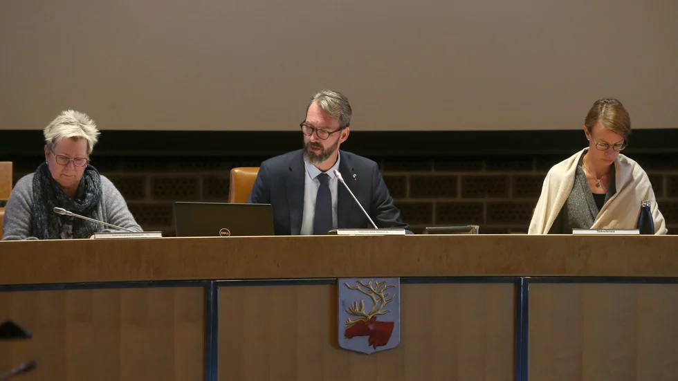 Kommunfullmäktiges ordförande Stefan Askenryd röt till mot SD:s Magnus Häggblad.