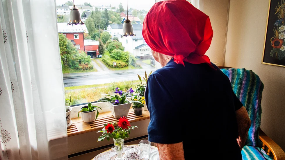 Vi behöver visa varandra att samhället kan pausa och att vi tar hand om alla genom detta, skriver Madeleine Brevik.