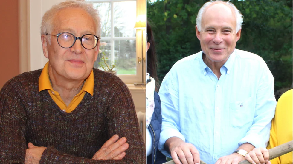 Lennart Fält och Folke Bergman, tillsammans med deras respektive familjer, fick ta emot årets hembygdspris i Tjärstad utanför Rimforsa.