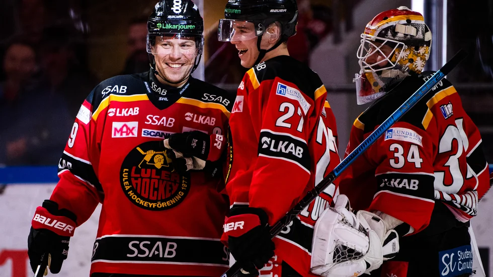 Erik Gustafsson leder den interna poängligan men jagas av backkollegan Nils Lundkvist. Två omgångar återstår av grundserien.