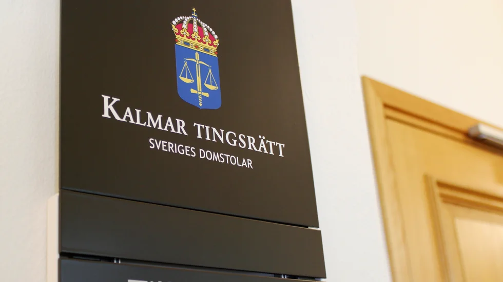 En häktningsförhandling hålls vid Kalmar tingsrätt i dag mot en man som misstänks för två stölder i Vimmerby.