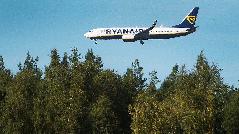 Landningen avbröts och planet fick flyga runt Tystberga innan piloterna kunde landa säkert. 
