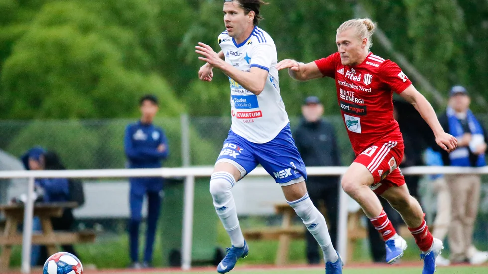 Martin Oskarsson har skrivit på ett nytt avtal med IFK Luleå.