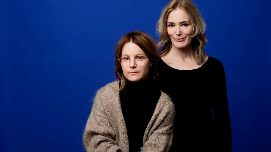 Emma AdBåge och Lotta Olsson  tar sig an de stora känslorna i ett nytt gemensamt bilderboksprojekt. Den första boken "LEDSEN" har redan kommit ut och handlar om ett bråk om ett gosedjur på en förskola. Den följs av boken "GLAD" som utkommer nästa år.
