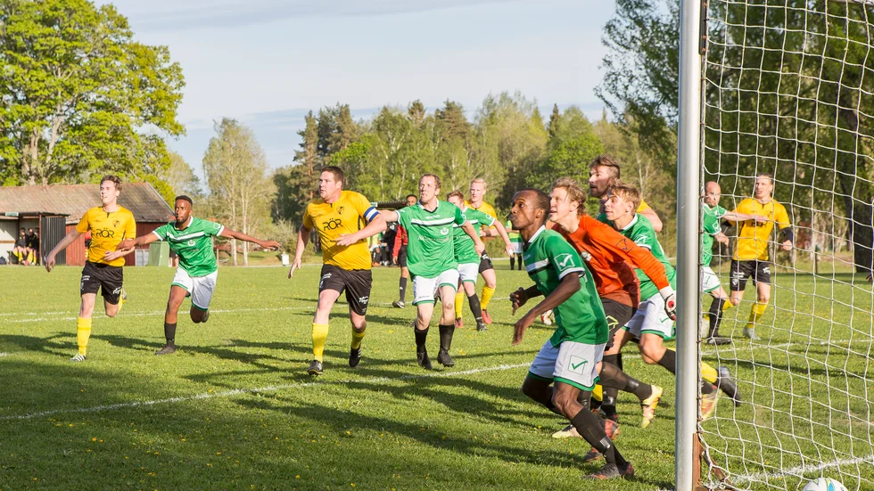 Med åtta nya lag blir det fler serier i både herrarnas division 7 och damfyran jämfört med förra året.