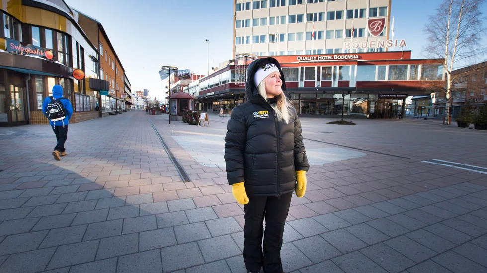 Här kommer SM-festen att äga rum om cirka 3,5 vecka. På Medborgarplatsen i Boden ska en scen med en gigantisk TV-skärm placeras. Marknadsbesökare kommer att kunna följa SVT:s direktsändningar och underhållas av artister och Bolibompadraken.