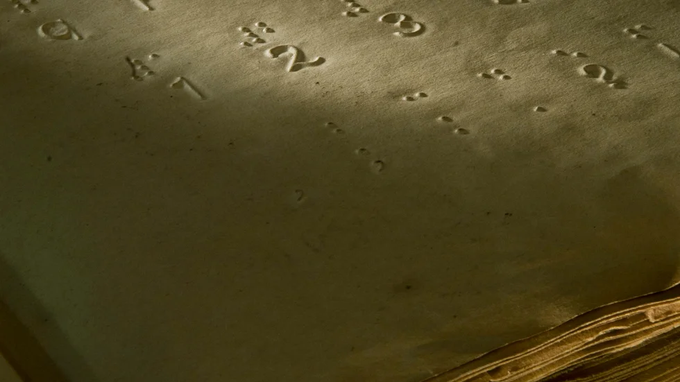 Med punktskrift (till exempel braille) går det att läsa texter utan syn. Punktskrift är ett sätt att skriva texter genom höjda 