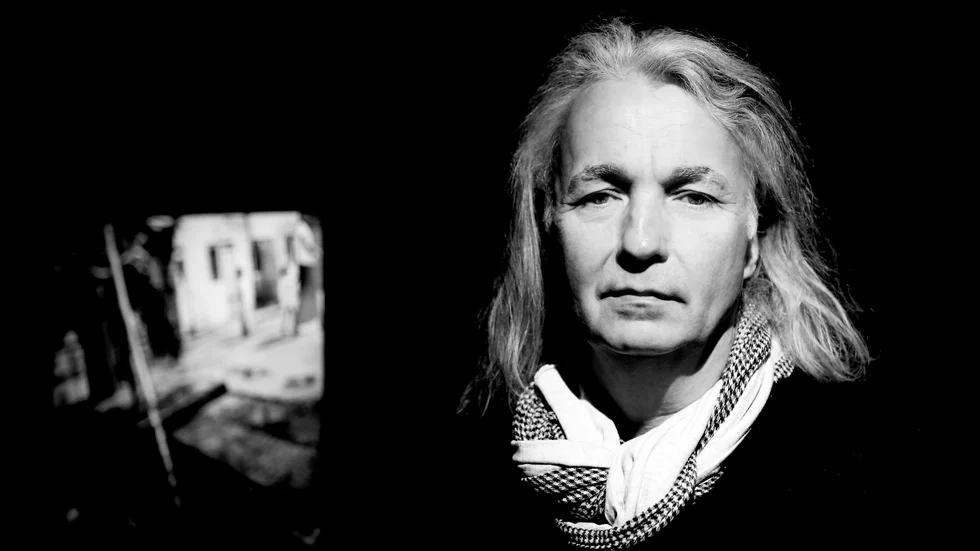 Fotografen  Åke Ericson från Strängnäs har arbetat på tidningar som Strengnäs Tidning, Folket, Aftonbladet och Dagens Nyheter. Numera bor han i Stockholm och tar starka bilder på vår tids människor.