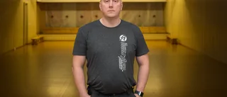 Pistolklubben utslängd från B-hallen