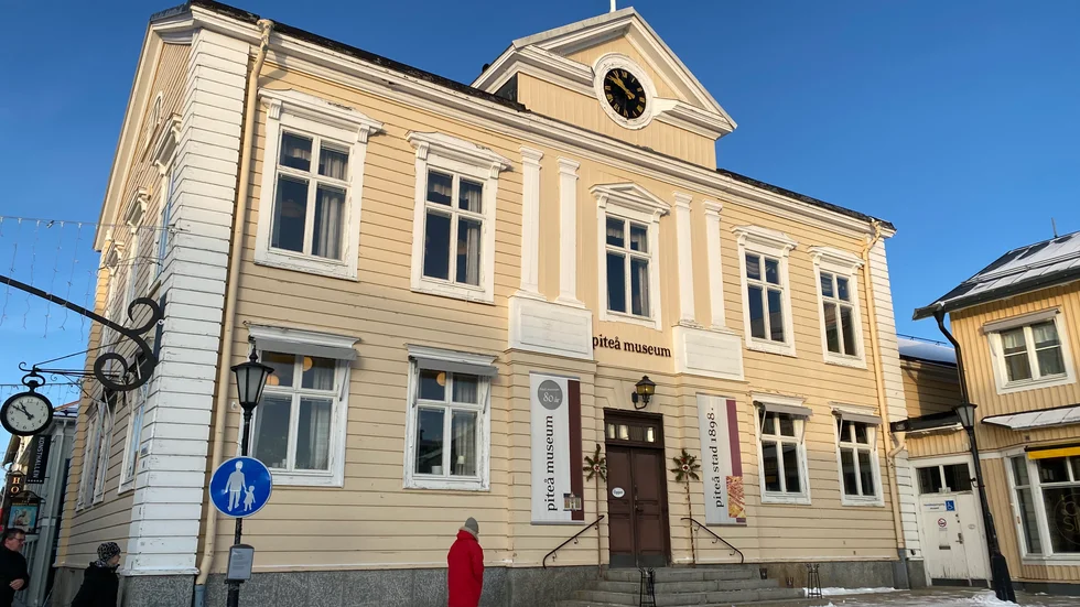 Piteå museum förlänger sin nedstängning med en månad. Fortfarande är det oklart om verksamheten kan öppna till sommaren.